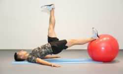 4 exercices à réaliser avec un swiss ball pour un corps ferme et tonique