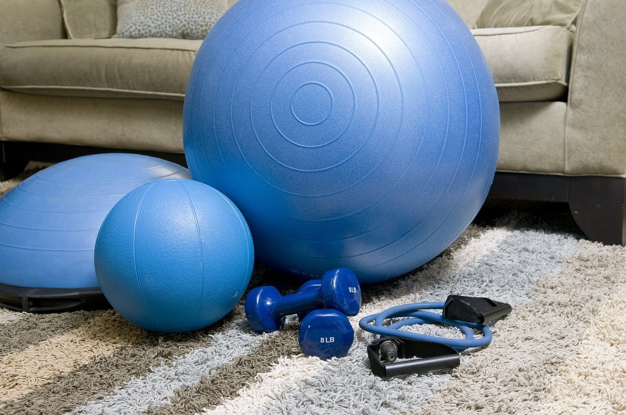 Voici 5 accessoires de fitness indispensables pour faire du sport à domicile