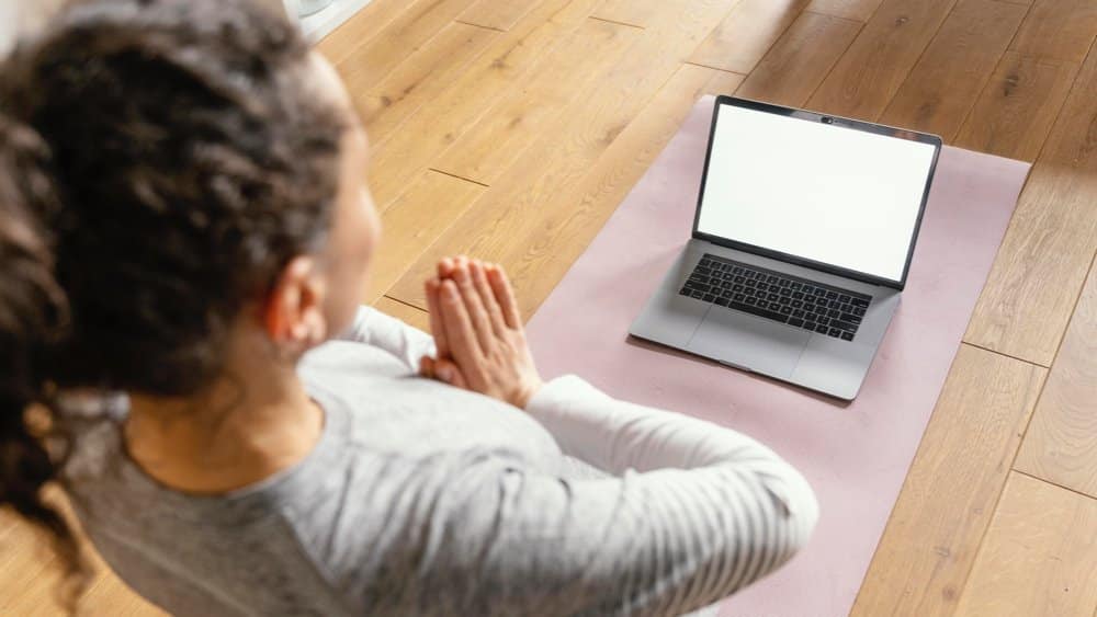 Débuter le Yoga en ligne seule